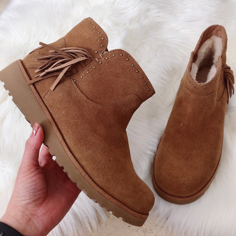 NWOB UGG Cindy Genuine Shearling